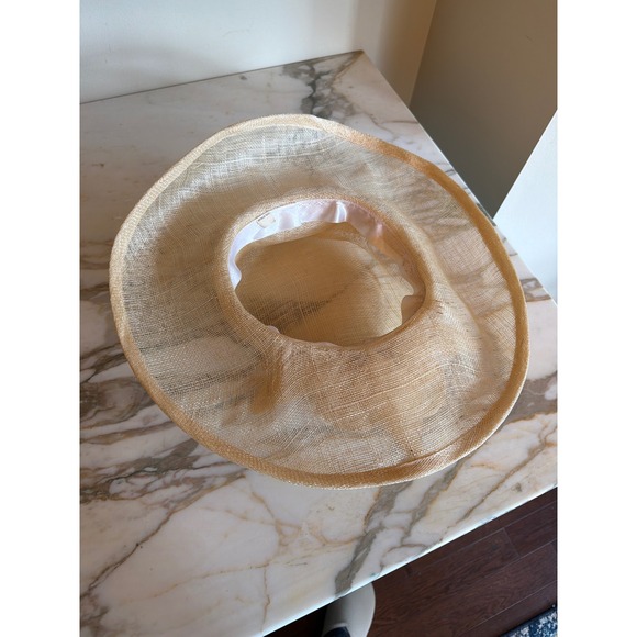 Elegant Straw Fascinator Hat with Flower Detail for Weddings Special Occasions - Picture 4 of 5